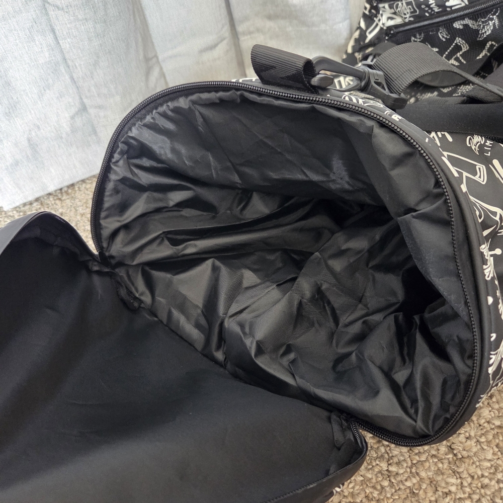 Flag Nor Fail Heavy Duty Travel Duffle Bag Black And White All Over Print EUC - Picture 15 of 15